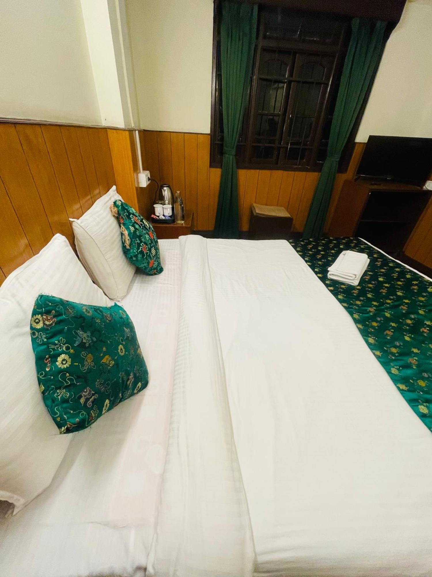 Hotel Palm Street Near Taj Agra  Buitenkant foto