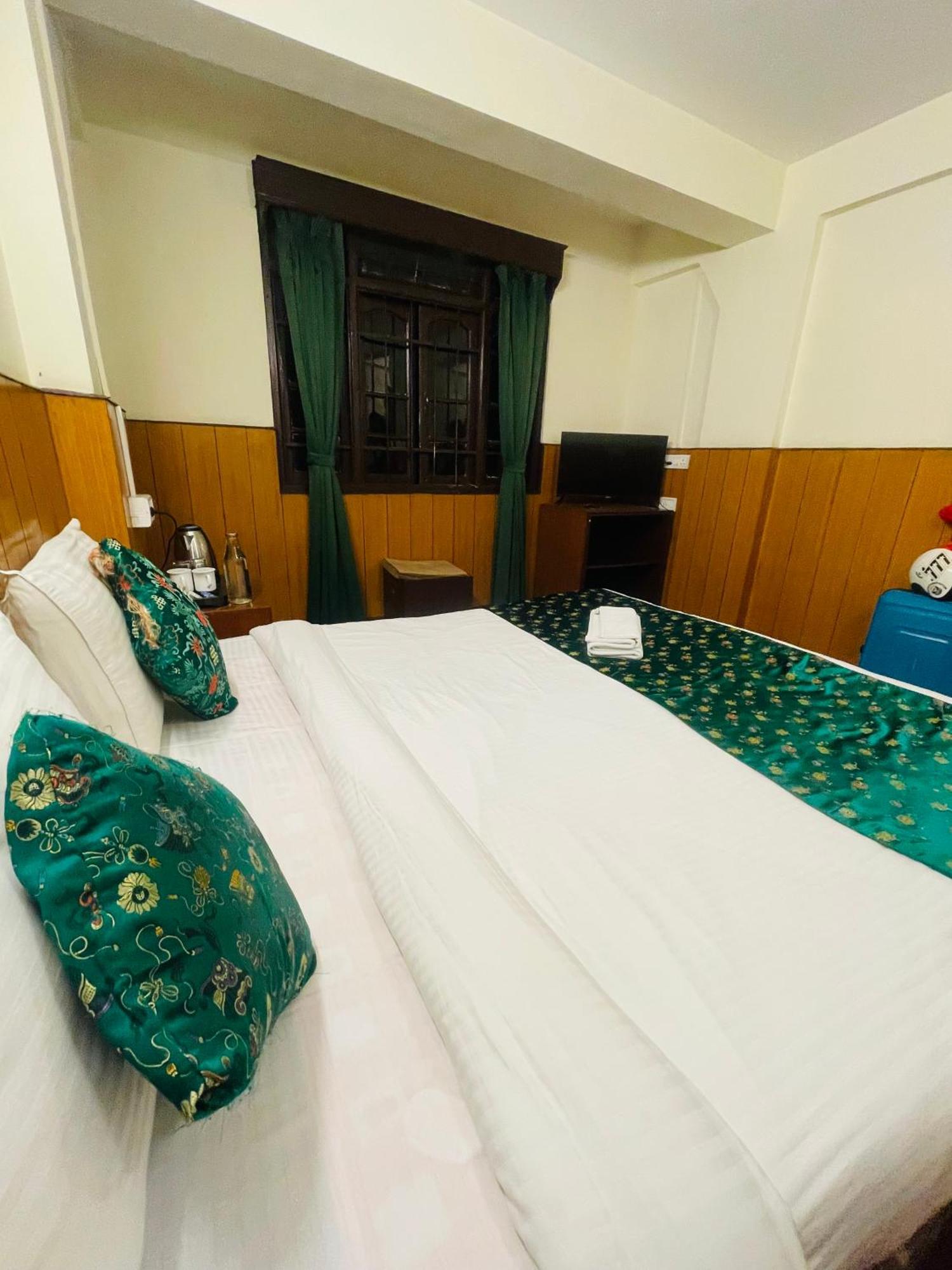 Hotel Palm Street Near Taj Agra  Buitenkant foto