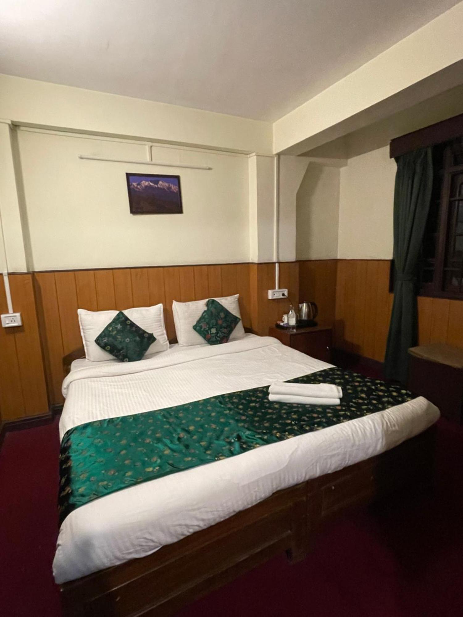 Hotel Palm Street Near Taj Agra  Buitenkant foto