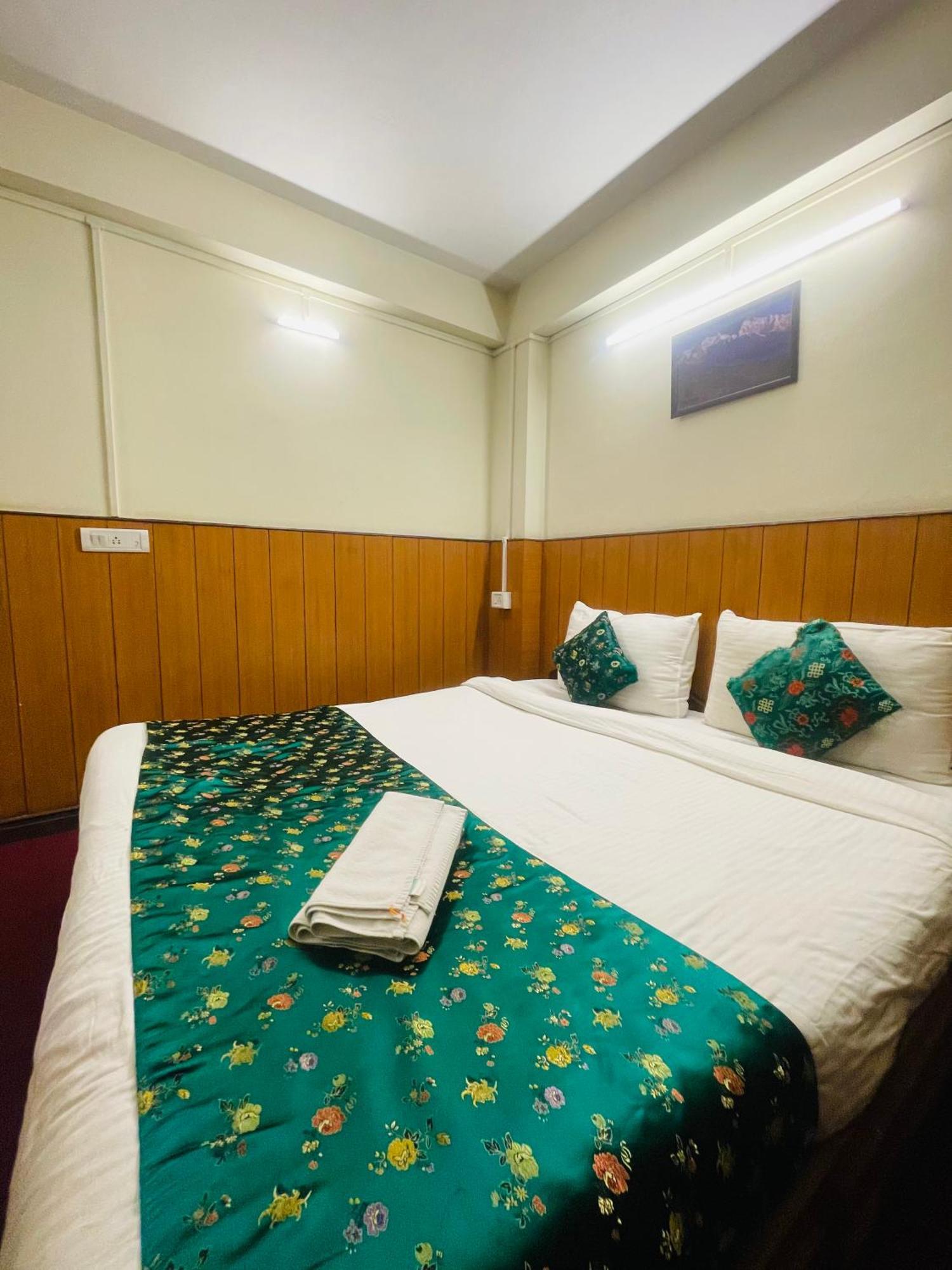 Hotel Palm Street Near Taj Agra  Buitenkant foto